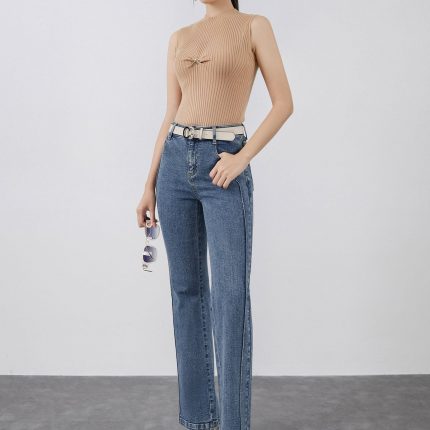FAT5511 - High-quality wool knitted T-shirt with high neckline and chest attached to fashion accessories - Vantrexio