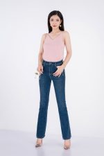 2-strap shirt made of thin, loose material