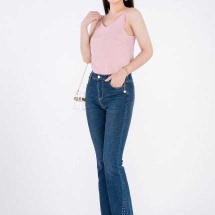 2-strap shirt made of thin, loose material