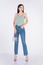 2-strap shirt made of thin, loose material