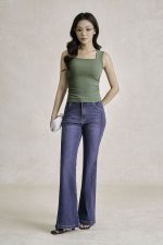 Cotton knitted shirt with round neck and ruffled waist