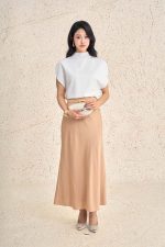 Cotton knitted T-shirt with round neck and stylized sleeves