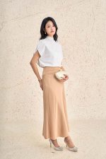 Cotton knitted T-shirt with round neck and stylized sleeves