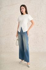Cotton knitted T-shirt with round neck, short sleeves, slit waist, styled hem