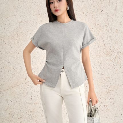 Cotton knitted T-shirt with round neck, short sleeves, slit waist, styled hem