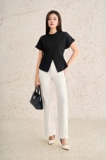 Cotton knitted T-shirt with round neck, short sleeves, slit waist, styled hem