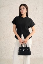 Cotton knitted T-shirt with round neck, short sleeves, slit waist, styled hem
