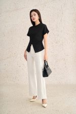 Cotton knitted T-shirt with round neck, short sleeves, slit waist, styled hem