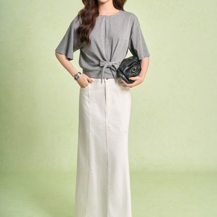 Cotton knitted t-shirt with short round neck, half sleeves, elastic hem and tie tie for styling