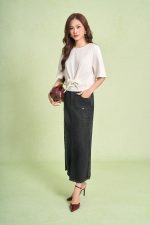 Cotton knitted t-shirt with short round neck, half sleeves, elastic hem and tie tie for styling
