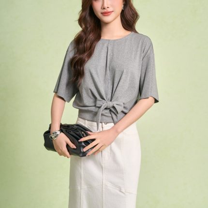 Cotton knitted t-shirt with short round neck, half sleeves, elastic hem and tie tie for styling