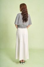Cotton knitted t-shirt with short round neck, half sleeves, elastic hem and tie tie for styling