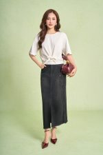 Cotton knitted t-shirt with short round neck, half sleeves, elastic hem and tie tie for styling