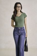 Fashionable cotton knitted shirt with round neck and short sleeves
