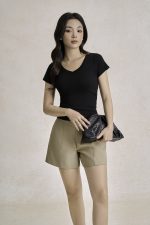Fashionable cotton knitted shirt with round neck and short sleeves