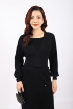 High-end crop top sweater with elastic waistband, wide V-neck, long sleeves, diagonal flap