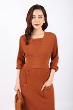 High-end crop top sweater with elastic waistband, wide V-neck, long sleeves, diagonal flap