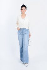 High-end fashion Cardigan sweater with stretchy fit and decorative stone buttons
