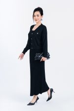 High-end fashion Cardigan sweater with stretchy fit and decorative stone buttons