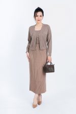 High-end fashion Cardigan sweater with stretchy fit and decorative stone buttons