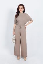 High-end fashion sweater with high collar and loose sleeves