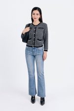 High-end fashion sweater with round neck and front button pockets