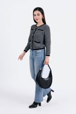 High-end fashion sweater with round neck and front button pockets