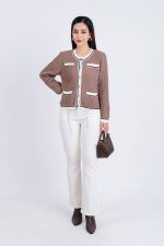 High-end fashion sweater with round neck and front button pockets