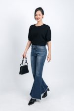 High-end fashion sweater with round neck and light puff sleeves