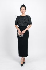 High-end fashion sweater with round neck and light puff sleeves