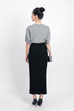 High-end fashion sweater with round neck and light puff sleeves