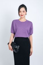 High-end fashion sweater with round neck and light puff sleeves