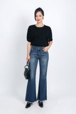 High-end fashion sweater with round neck and light puff sleeves