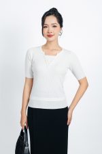 High-end fashion sweater with round neck and loose sleeves