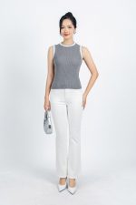 High-end fashion sweater with round neck and sleeveless design