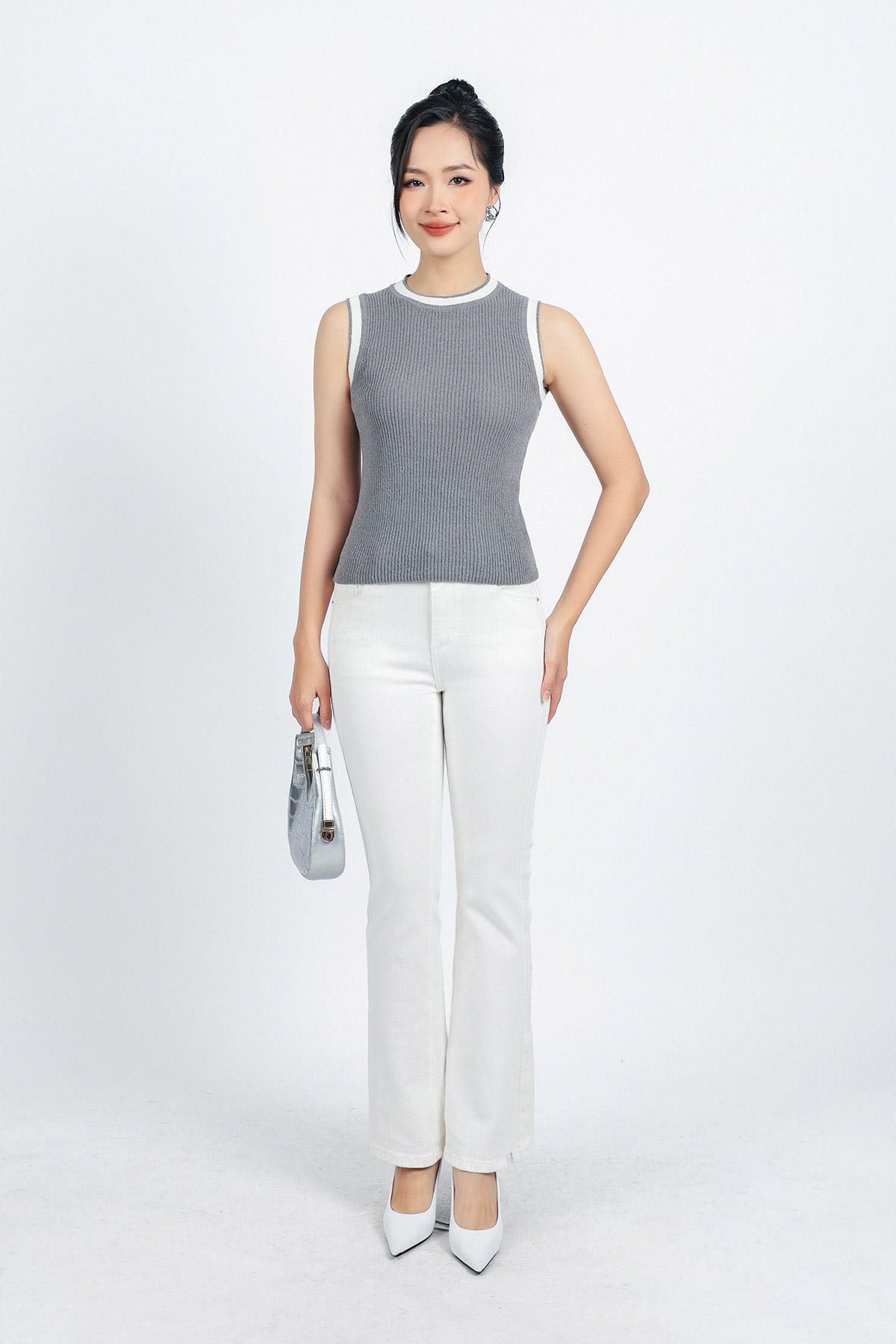 High-end fashion sweater with round neck and sleeveless design High-end fashion sweater with round neck and sleeveless design