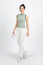 High-end fashion sweater with round neck and sleeveless design