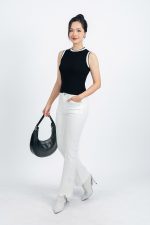 High-end fashion sweater with round neck and sleeveless design