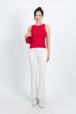 High-end fashion sweater with round neck and sleeveless design