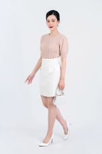 High-end fashion sweater with round neck, puffed sleeves and pearl-embellished body
