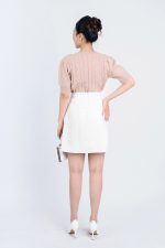 High-end fashion sweater with round neck, puffed sleeves and pearl-embellished body