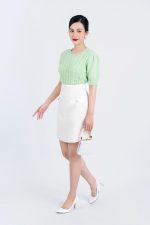 High-end fashion sweater with round neck, puffed sleeves and pearl-embellished body