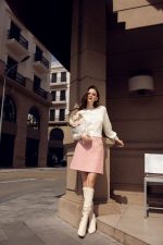 High-end fashion sweater with round neck, slightly puffed sleeves and buttoned front