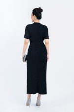 High-end fashion sweater with stretchy V-neck, short sleeves