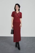 High-end fashion sweater with stretchy V-neck, short sleeves