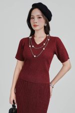 High-end fashion sweater with stretchy V-neck, short sleeves