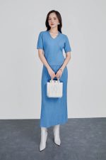 High-end fashion sweater with stretchy V-neck, short sleeves