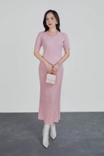 High-end fashion sweater with stretchy V-neck, short sleeves