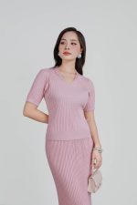 High-end fashion sweater with stretchy V-neck, short sleeves