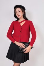 High-end fashion sweater with V-neck, loose shape, long sleeves and fashionable buttons